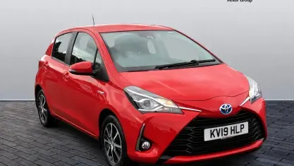 Used Toyota Yaris Hybrid 101 HP (74 kW) 2019 Red Hatchback