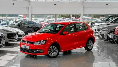 Used VW Polo SE 90 HP (66 kW) 2015 Red Hatchback
