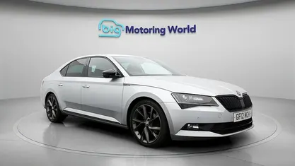Used Skoda Superb SportLine 220 HP (161 kW) 2018 Silver Hatchback