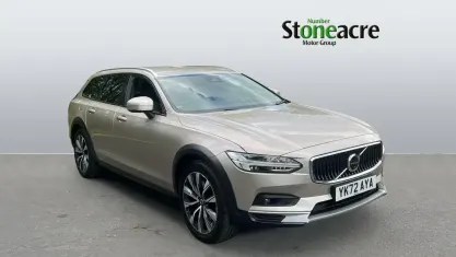 Used Volvo V90 CC Plus 235 HP (172 kW) 2022 Gold Estate