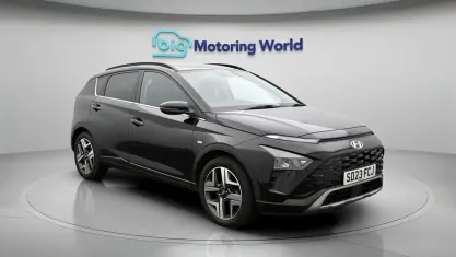 Begagnad Hyundai Bayon Premium 101 HK (74 kW) 2023 Svart SUV