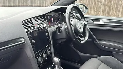 Blue Used 2019 VW Golf VII R Hatchback | £20,799 (Good price)