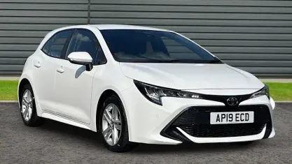 Used Toyota Corolla 116 HP (85 kW) 2019 White Hatchback