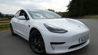 Used Tesla Model 3 Standard Range 180 kW (245 HP) 2021 White Sedan