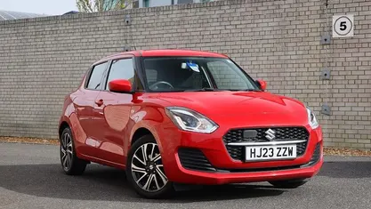 Begagnad Suzuki Swift SZ-L 83 HK (61 kW) 2023 Röd Halvkombi