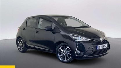 Używany Toyota Yaris 111 KM (81 kW) 2019 Czarny Hatchback
