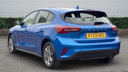 Begagnad Ford Focus Titanium 155 HK (114 kW) 2023 Blå Halvkombi