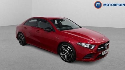 Używany Mercedes A180 Executive 136 KM (100 kW) 2022 Czerwony Sedan/Limuzyna
