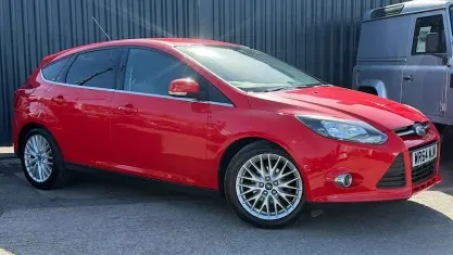 Used Ford Focus Zetec 125 HP (91 kW) 2014 Red Hatchback