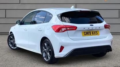 Used Ford Focus ST-Line 125 HP (91 kW) 2019 White Hatchback