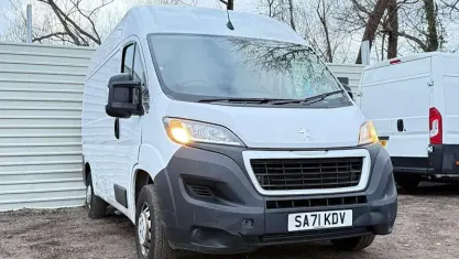 Usado Peugeot Boxer 140 HP (102 kW) 2022 Van