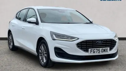 Begagnad Ford Focus Titanium 155 HK (114 kW) 2024 Vit Halvkombi