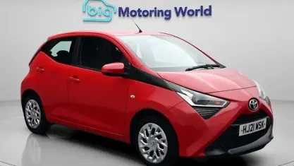 Used Toyota Aygo X-play 72 HP (52 kW) 2021 Red Hatchback