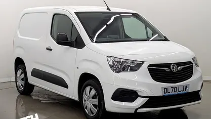 Used Vauxhall Combo Sportive 101 HP (74 kW) 2020 White MPV