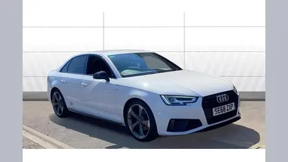 Usado Audi A4 Black Edition 150 HP (110 kW) 2019 Branco Sedan