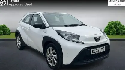 Used Toyota Aygo X PURE 72 HP (52 kW) 2024 White SUV