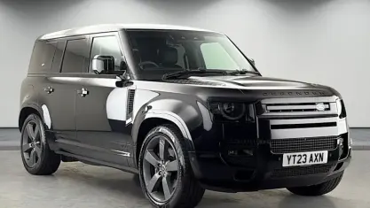 Usado Land Rover Defender S 525 HP (386 kW) 2023 Preto SUV