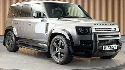 Used Land Rover Defender HSE Dynamic 300 HP (220 kW) 2023 Eiger grey SUV