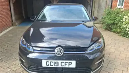 Begagnad VW e-Golf 99 kW (135 HK) 2019 Svart Halvkombi