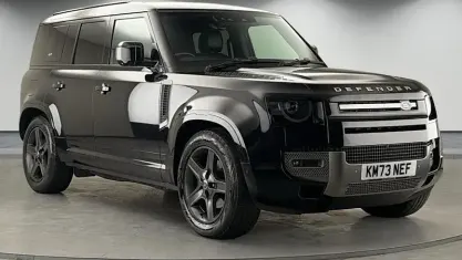 Used Land Rover Defender SE Dynamic 250 HP (183 kW) 2023 Santorini black SUV