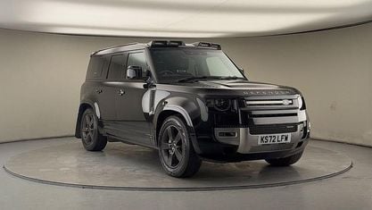 Used Land Rover Defender SE Dynamic 404 HP (297 kW) 2022 Santorini black SUV