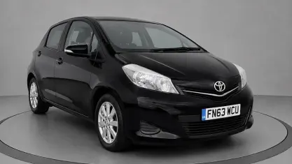 Used Toyota Yaris 101 HP (74 kW) 2013 Black Hatchback