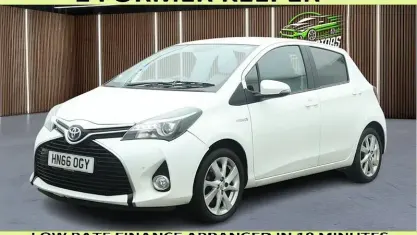 Used Toyota Yaris 101 HP (74 kW) 2016 White Hatchback
