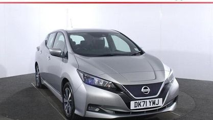 Begagnad Nissan Leaf Acenta 110 kW (150 HK) 2021 Silver Halvkombi
