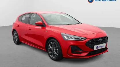Used Ford Focus ST-Line 125 HP (91 kW) 2023 Red Hatchback
