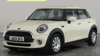 Używany Mini ONE Comfort 102 KM (75 kW) 2020 Biały Hatchback