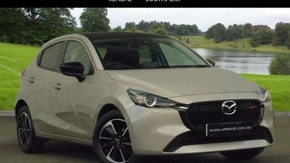 Usado Mazda 2 Homura-Aka 90 HP (66 kW) 2023 Prateado Citadino