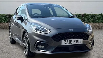 Usado Ford Fiesta ST-Line 101 HP (74 kW) 2018 Cinzento Citadino
