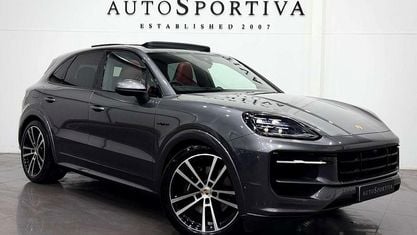 Begagnad Porsche Cayenne 470 HK (345 kW) 2024 Grå SUV