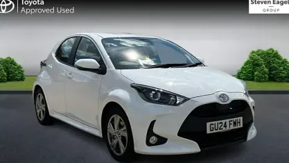 Used Toyota Yaris 116 HP (85 kW) 2024 White Hatchback