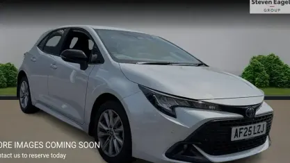Used Toyota Corolla 140 HP (102 kW) 2025 White Hatchback