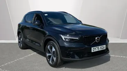 Używany Volvo XC40 Plus 197 KM (144 kW) 2025 SUV