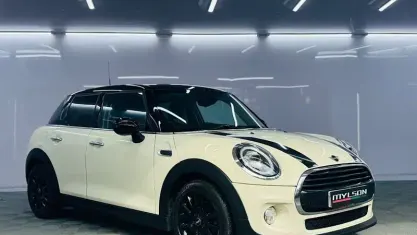 Gebraucht Mini Cooper Hatch 136 PS (100 kW) 2018 Weiß Kleinwagen