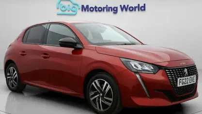 Begagnad Peugeot 208 Allure Premium 102 HK (75 kW) 2022 Röd Halvkombi