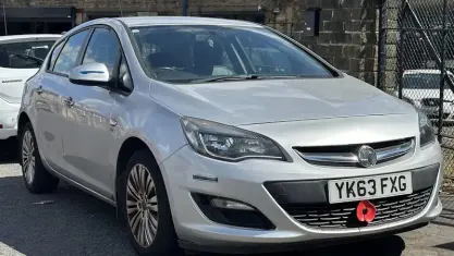 Used Vauxhall Astra 116 HP (85 kW) 2013 Silver Hatchback