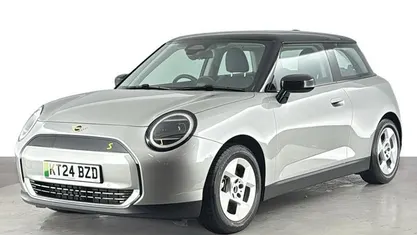 Used 2025 Mini Cooper Classic Hatchback | £21,260 (Super price)