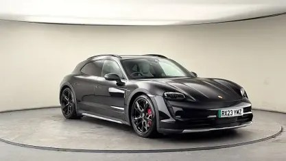 Begagnad Porsche Taycan Cross Turismo 419 kW (571 HK) 2023 Svart Kombi