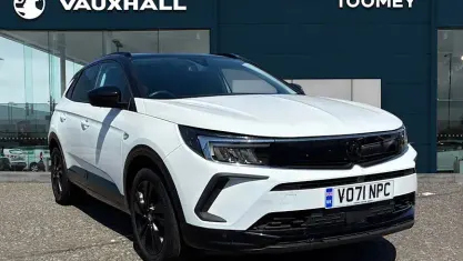 Used Vauxhall Grandland X SRi 131 HP (96 kW) 2021 White SUV
