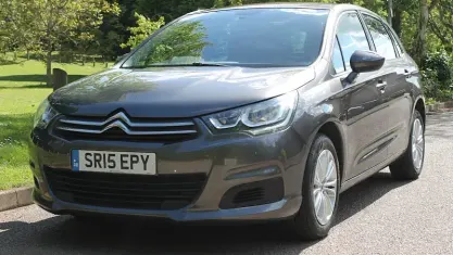 Usado Citroën C4 Feel 110 HP (80 kW) 2015 Cinzento Citadino