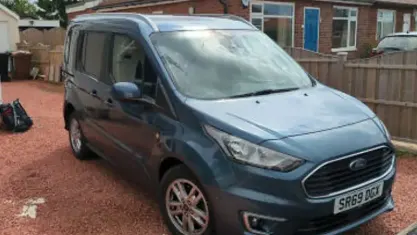 Usado Ford Tourneo Titanium 120 CV (88 kW) 2021 Familiar