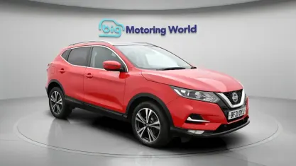 Używany Nissan Qashqai N-Connecta 140 KM (102 kW) 2020 Czerwony SUV