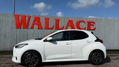 Used Toyota Yaris Design 116 HP (85 kW) 2023 White Hatchback