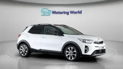 Used Kia Stonic 120 HP (88 kW) 2021 White SUV
