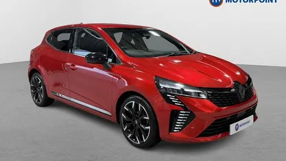 Used Renault Clio V Techno 90 HP (66 kW) 2024 Red Hatchback