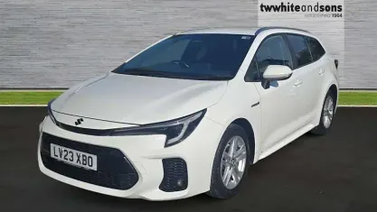 Used Suzuki Swace 140 HP (102 kW) 2023 Super white Estate