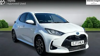 Used Toyota Yaris Design 116 HP (85 kW) 2023 White Hatchback